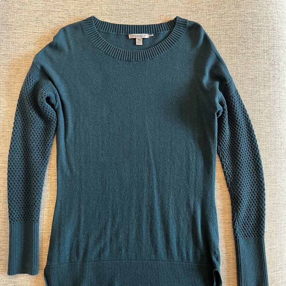 Toad&Co Green Crew Neck Sweater with Textured Sleevesi